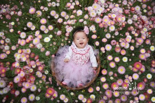 baby portraits with flowers